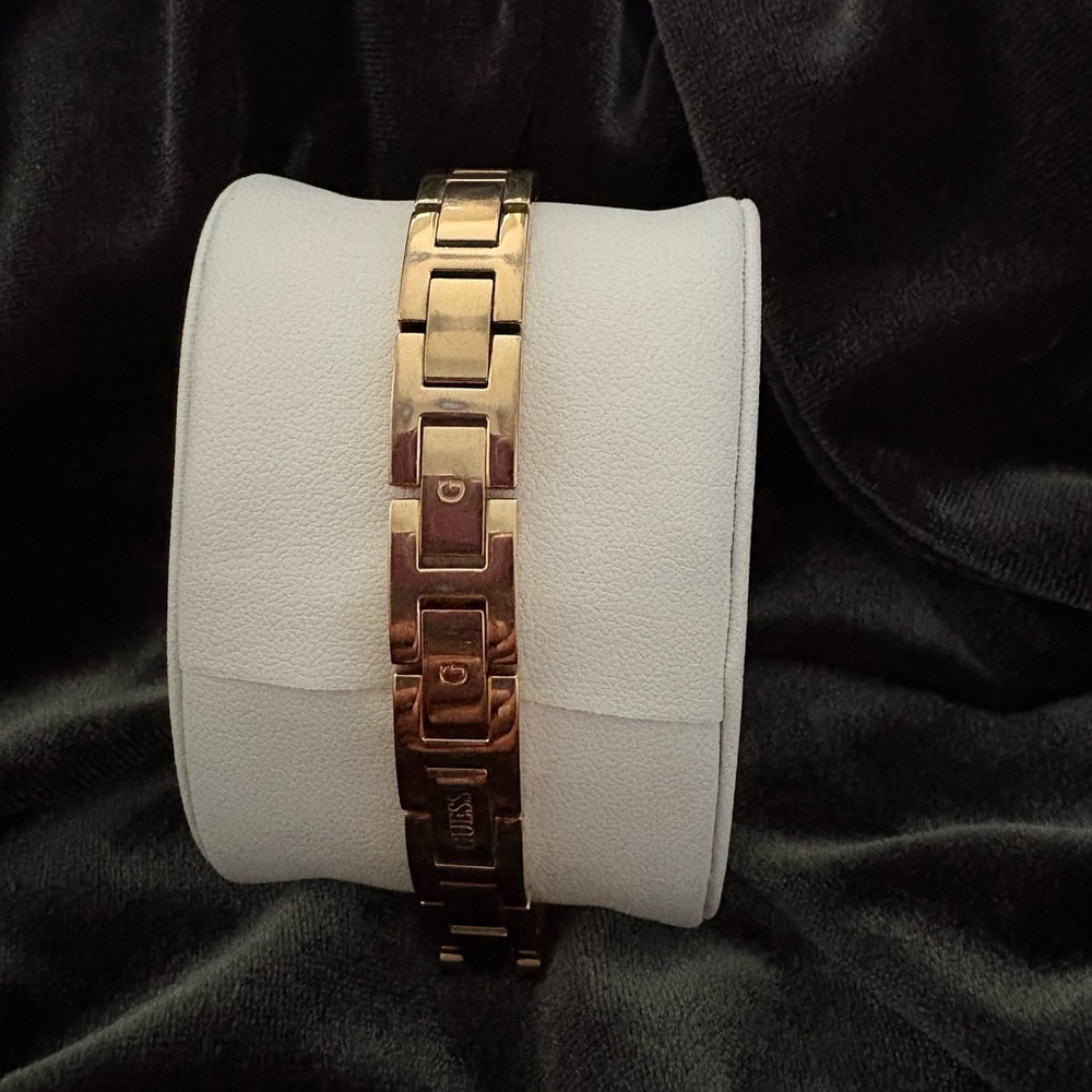 Guess Gold-Tone Crystal Analog Watch. Style #: 14061383 - Picture 2 of 5